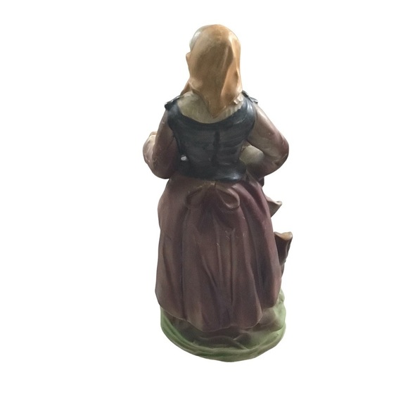 Porcelain Old Lady Holding Basket of Fish Figurine - Picture 4 of 4